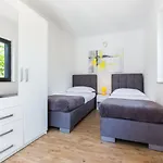 S&a 3br *