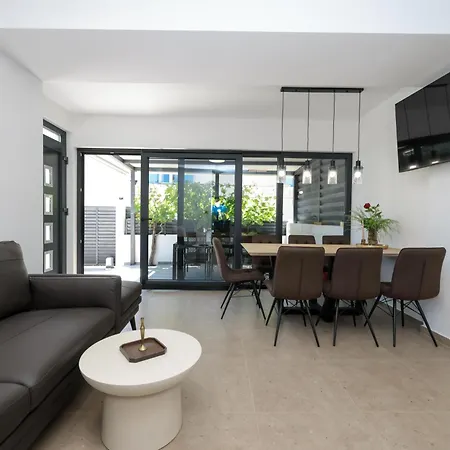 S&a 3br *