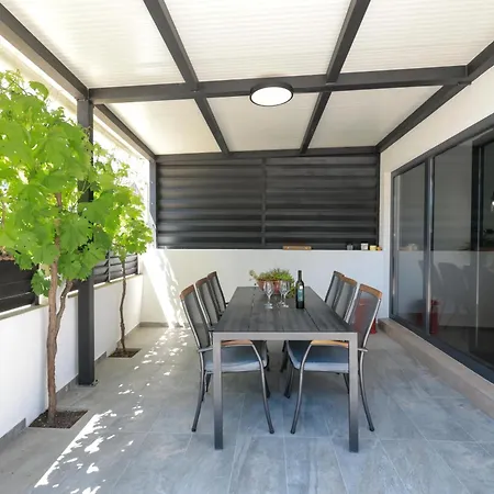 S&a 3br *